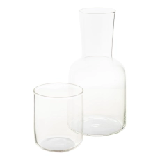 Set avec un verre et une carafe